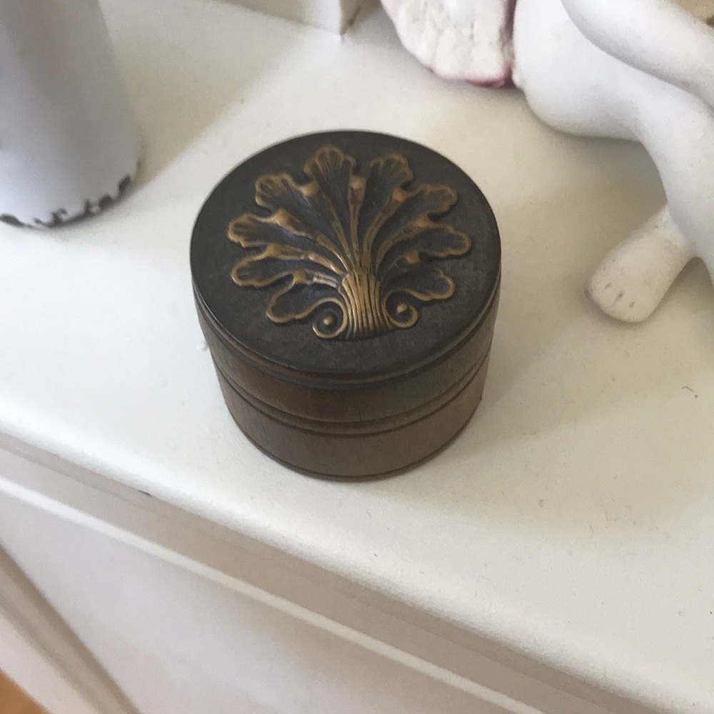 Wooden sea shell trinket box